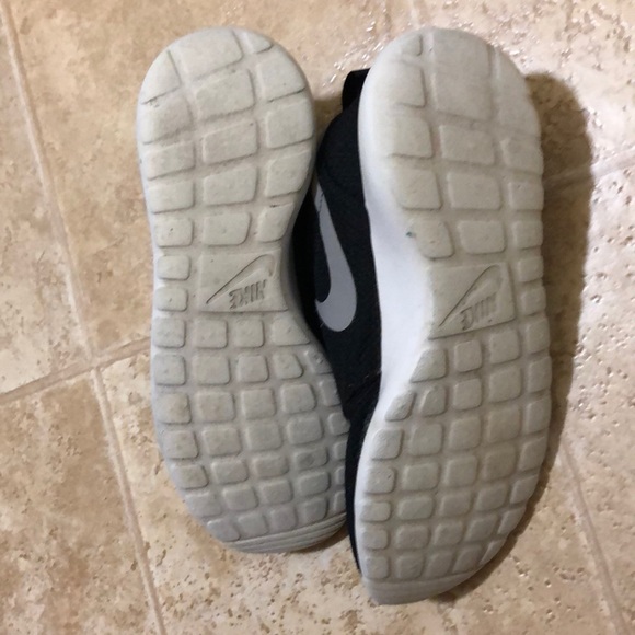 Nike Roche - Picture 3 of 4
